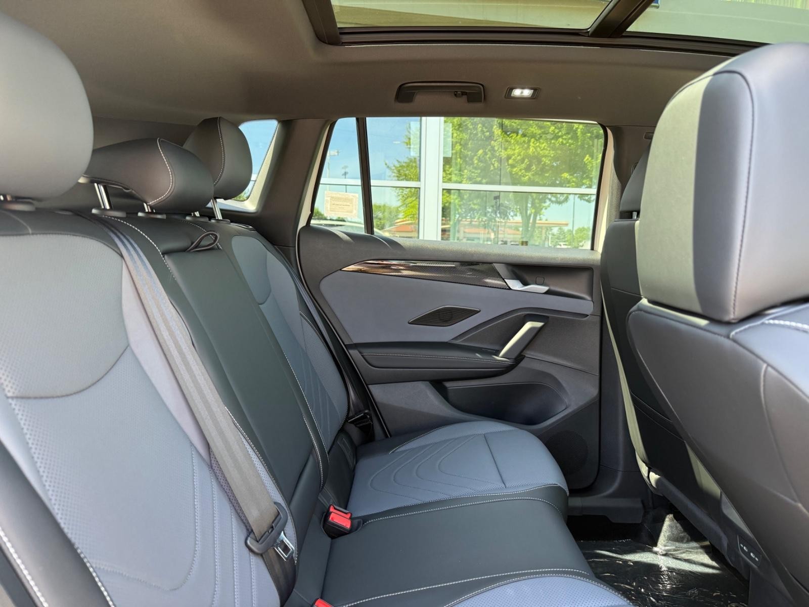 Volkswagen Tiguan Vehicle Image 05