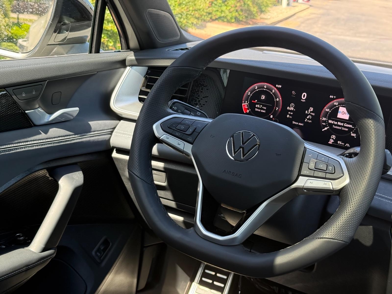 Volkswagen Tiguan Vehicle Image 08