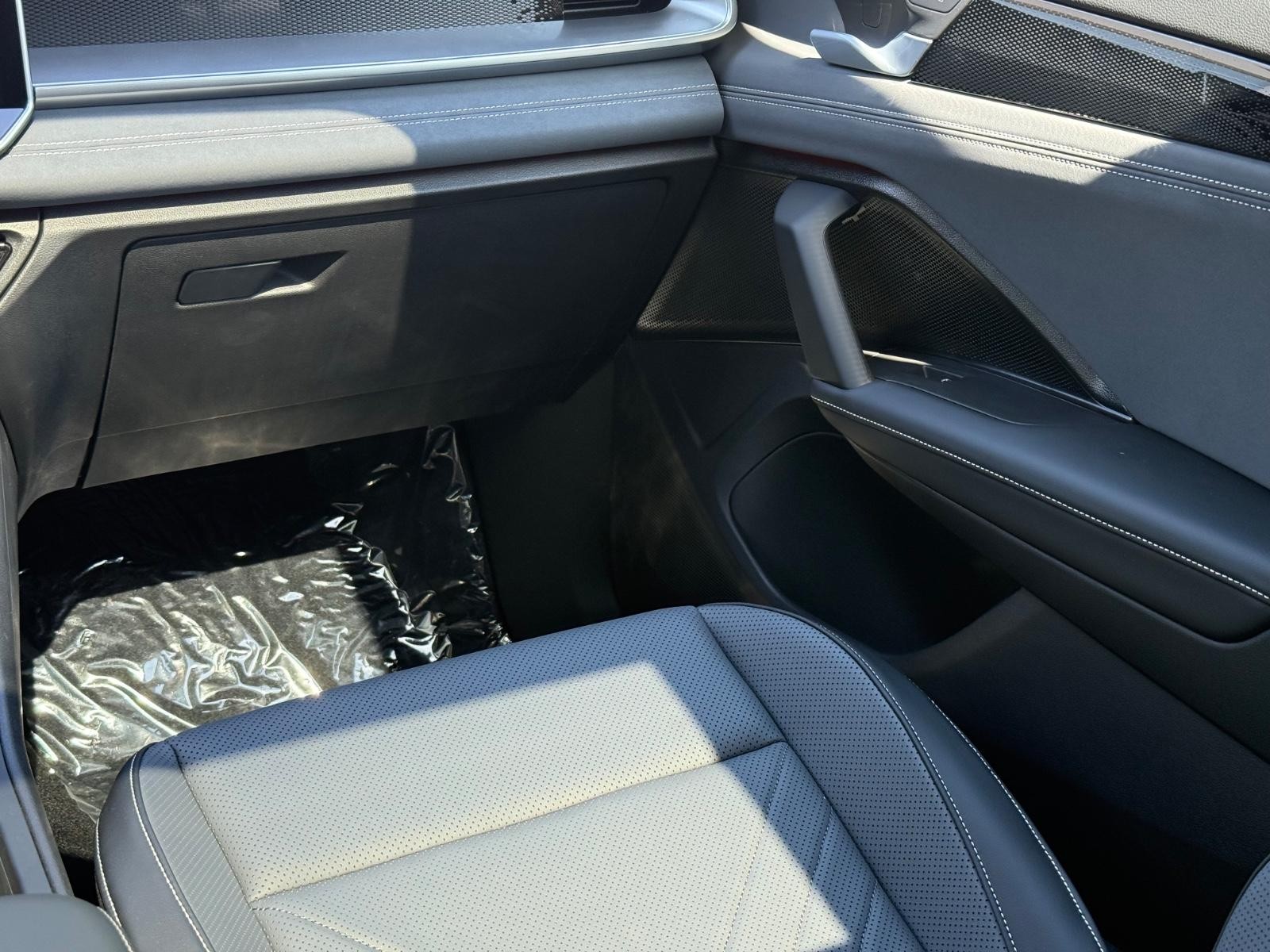Volkswagen Tiguan Vehicle Image 09