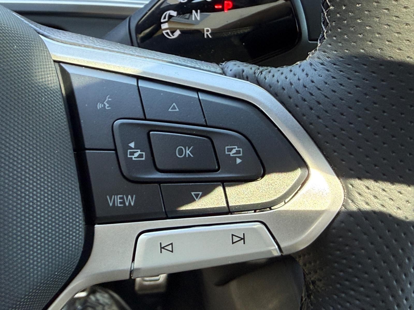 Volkswagen Tiguan Vehicle Image 11