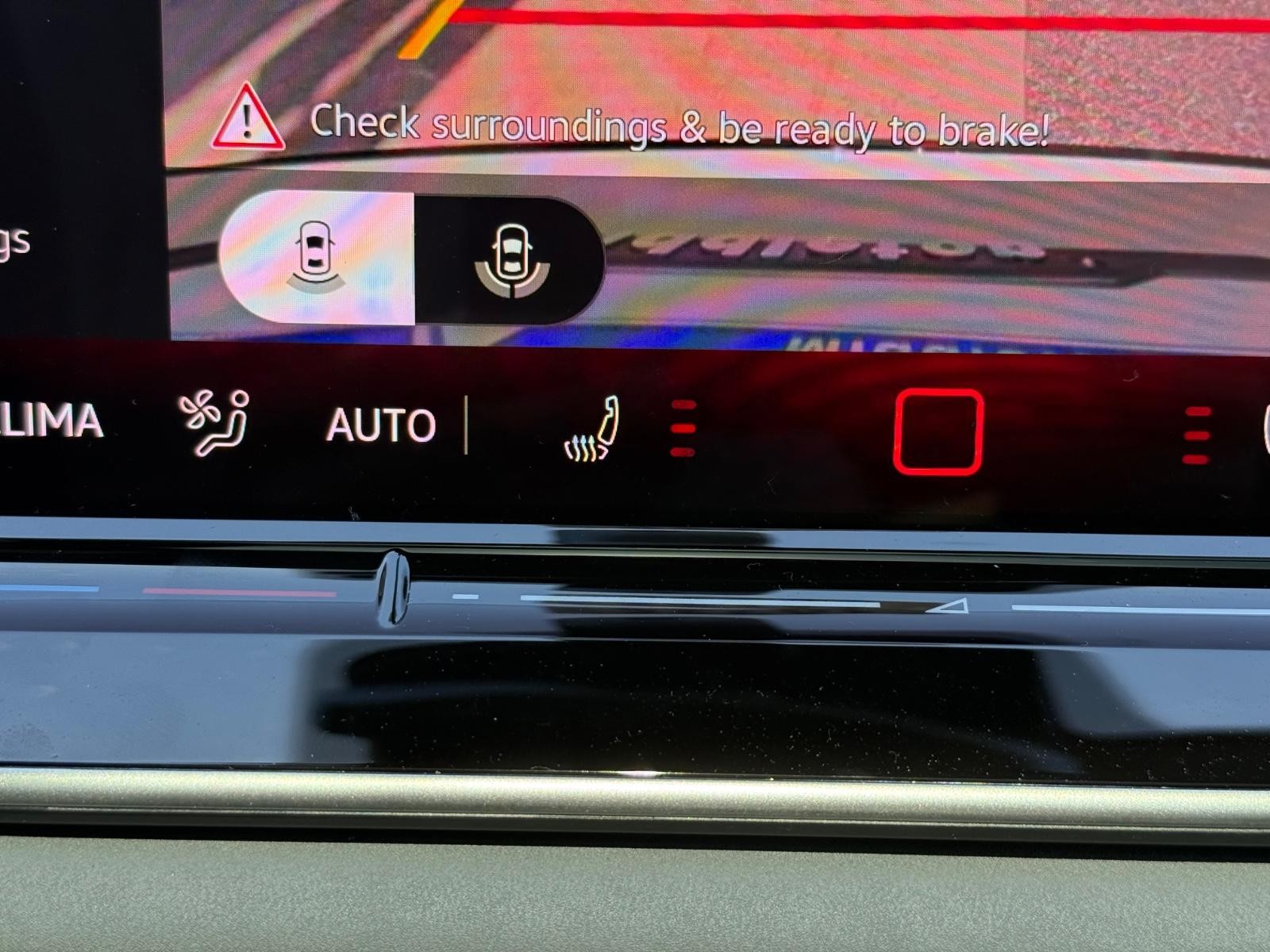 Volkswagen Tiguan Vehicle Image 14