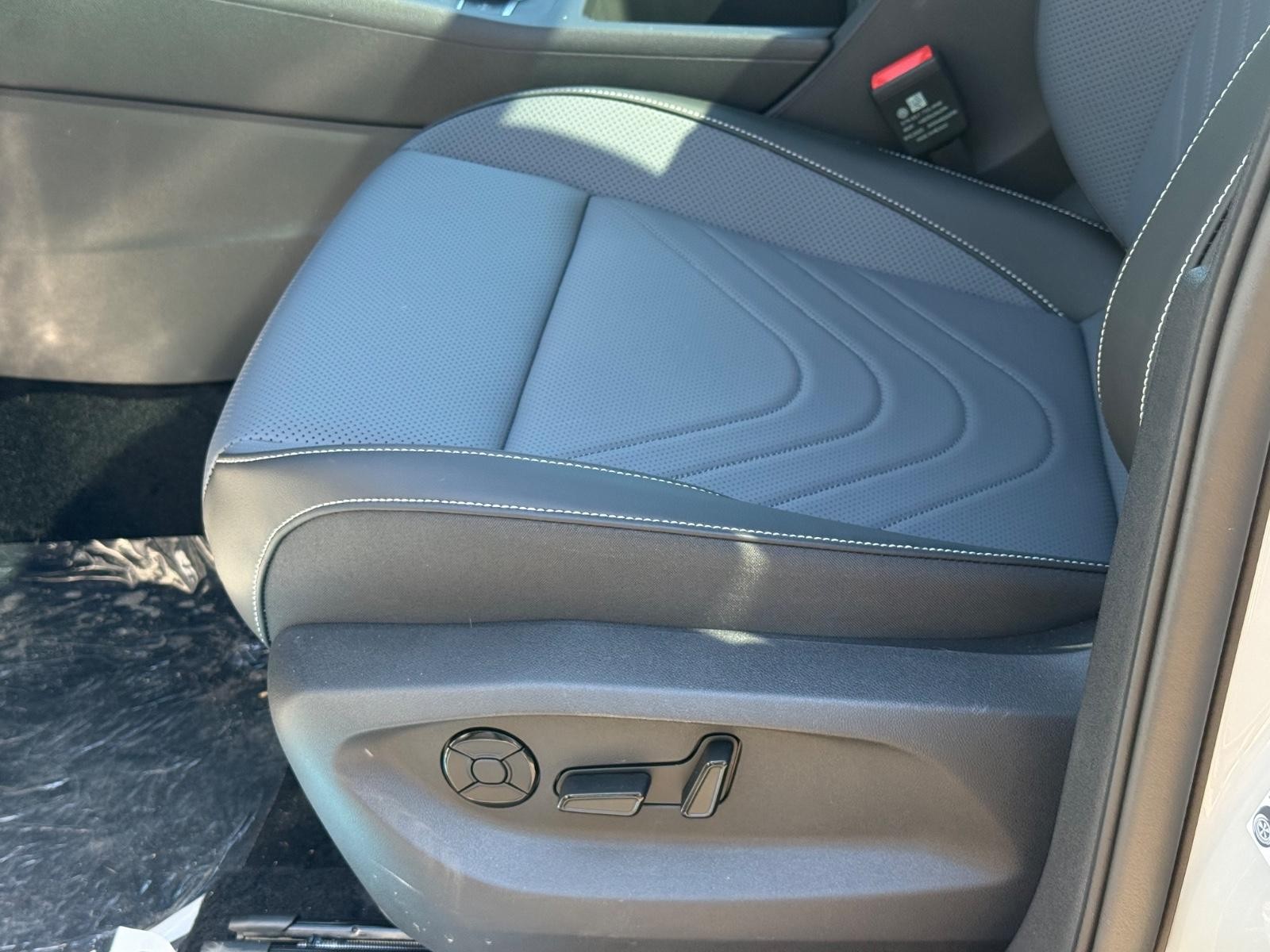 Volkswagen Tiguan Vehicle Image 16