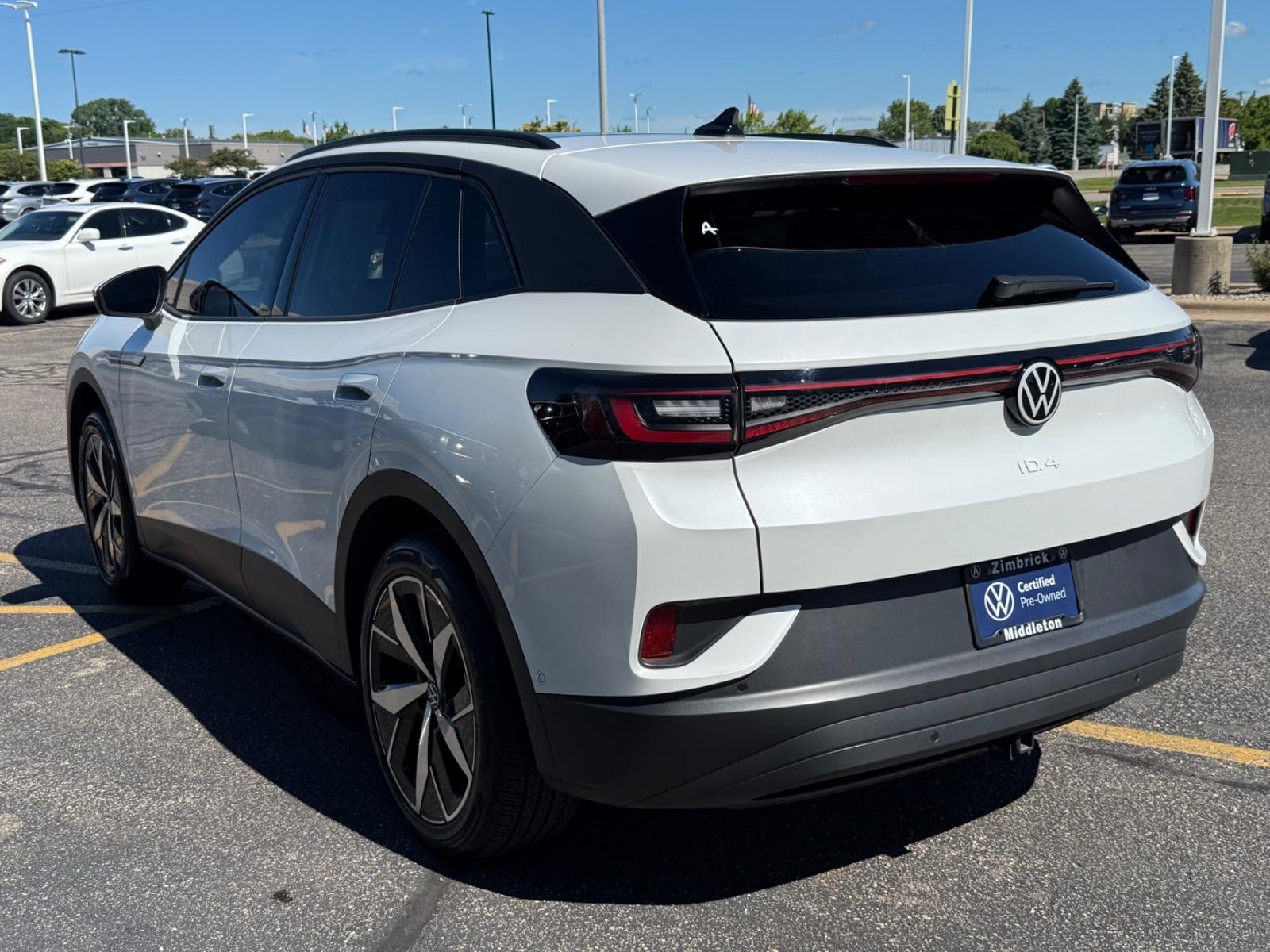 Volkswagen ID.4 Vehicle Image 05