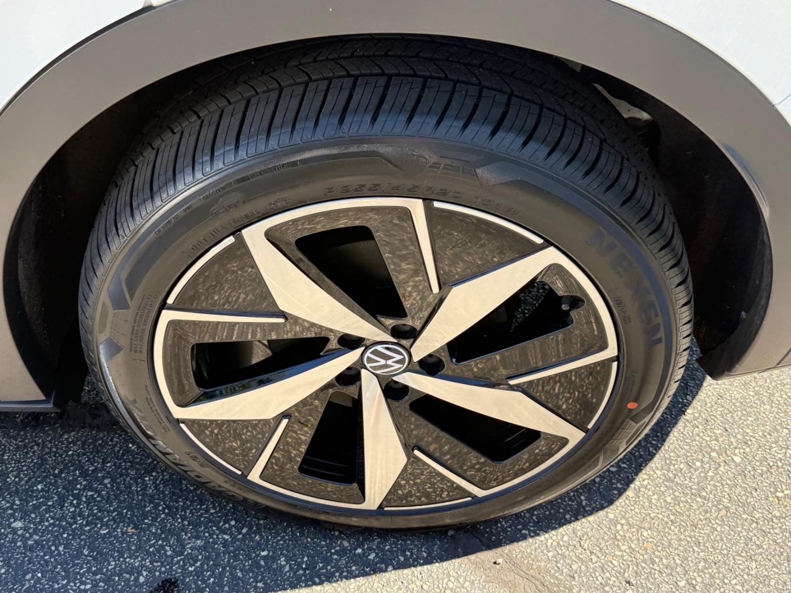 Volkswagen ID.4 Vehicle Image 06