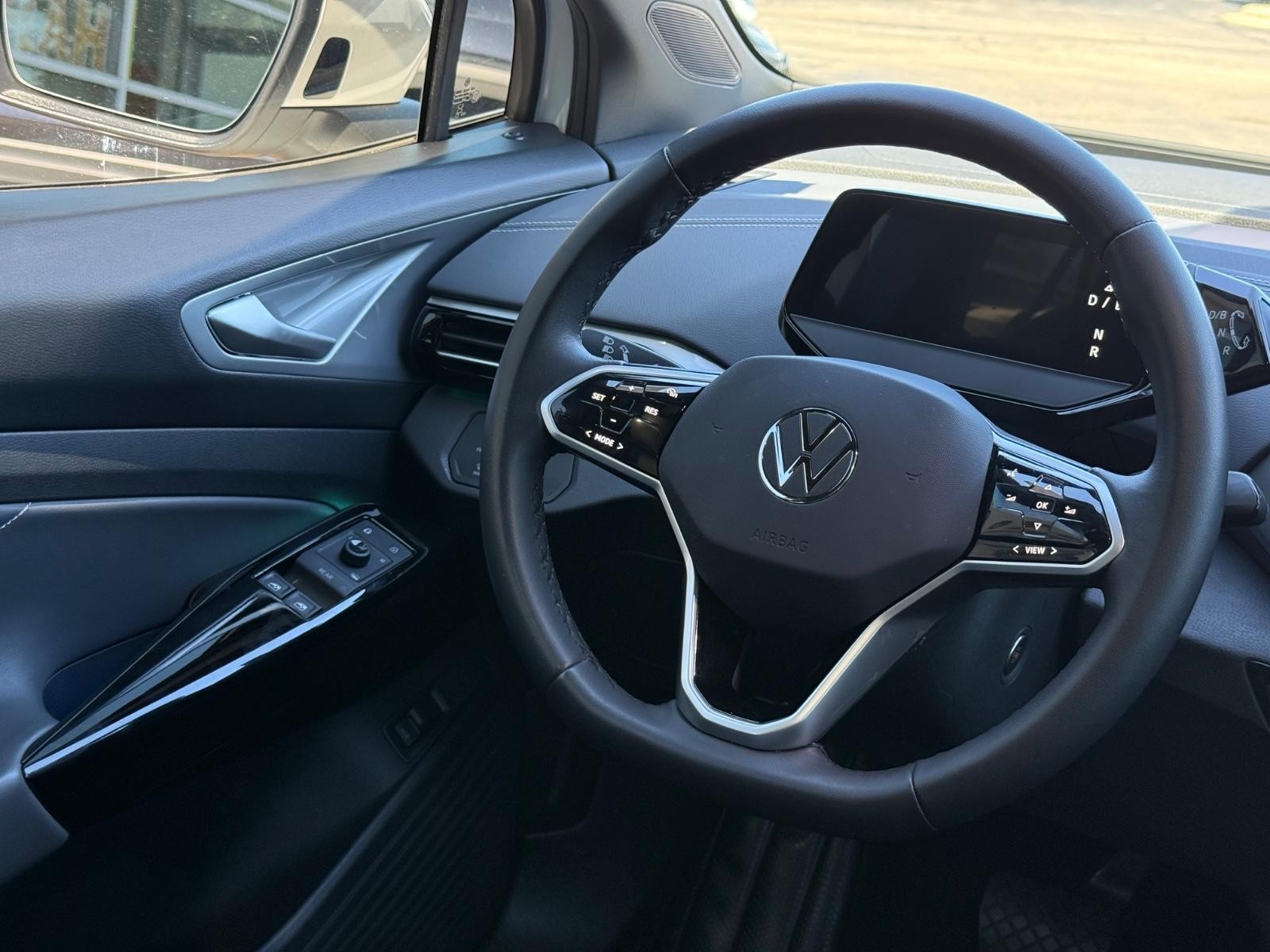 Volkswagen ID.4 Vehicle Image 12