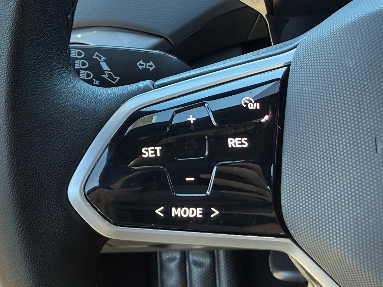 Volkswagen ID.4 Vehicle Image 14