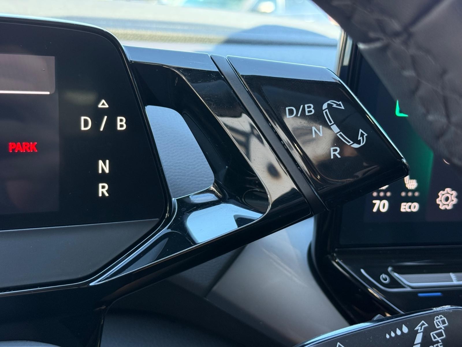 Volkswagen ID.4 Vehicle Image 16