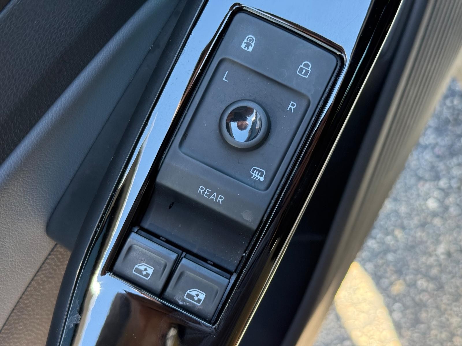 Volkswagen ID.4 Vehicle Image 19