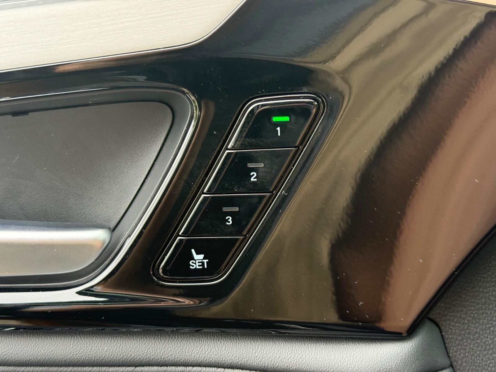 Acura MDX Vehicle Image 11
