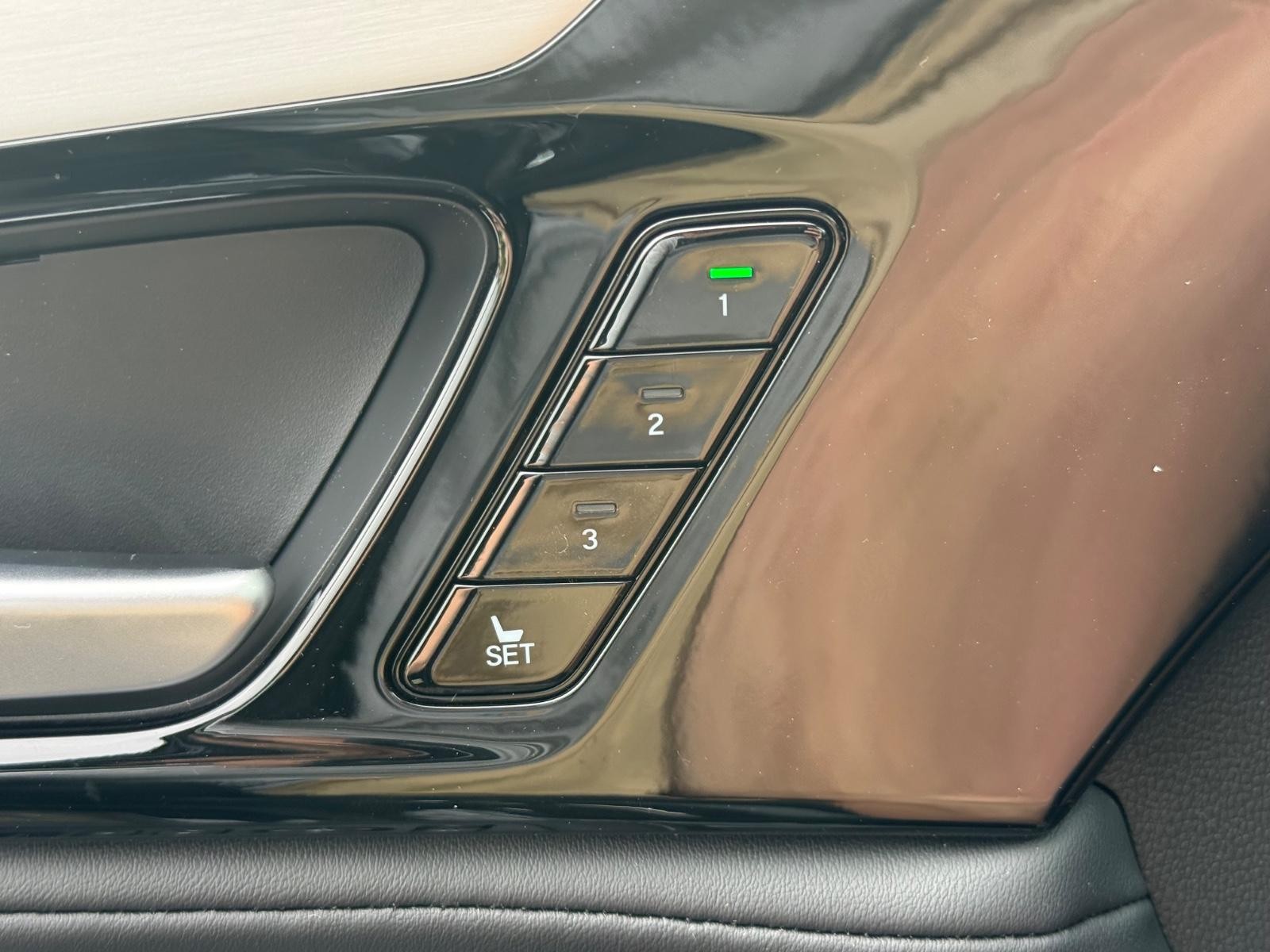 Acura MDX Vehicle Image 11