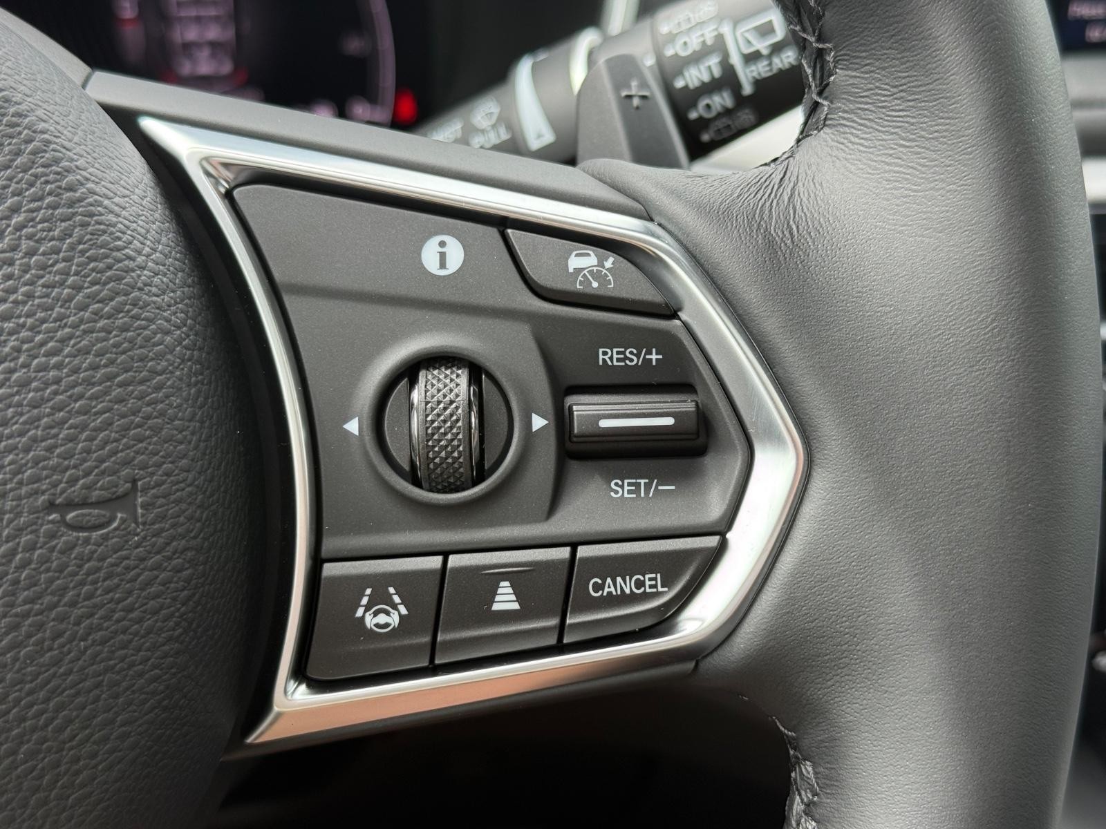 Acura MDX Vehicle Image 13