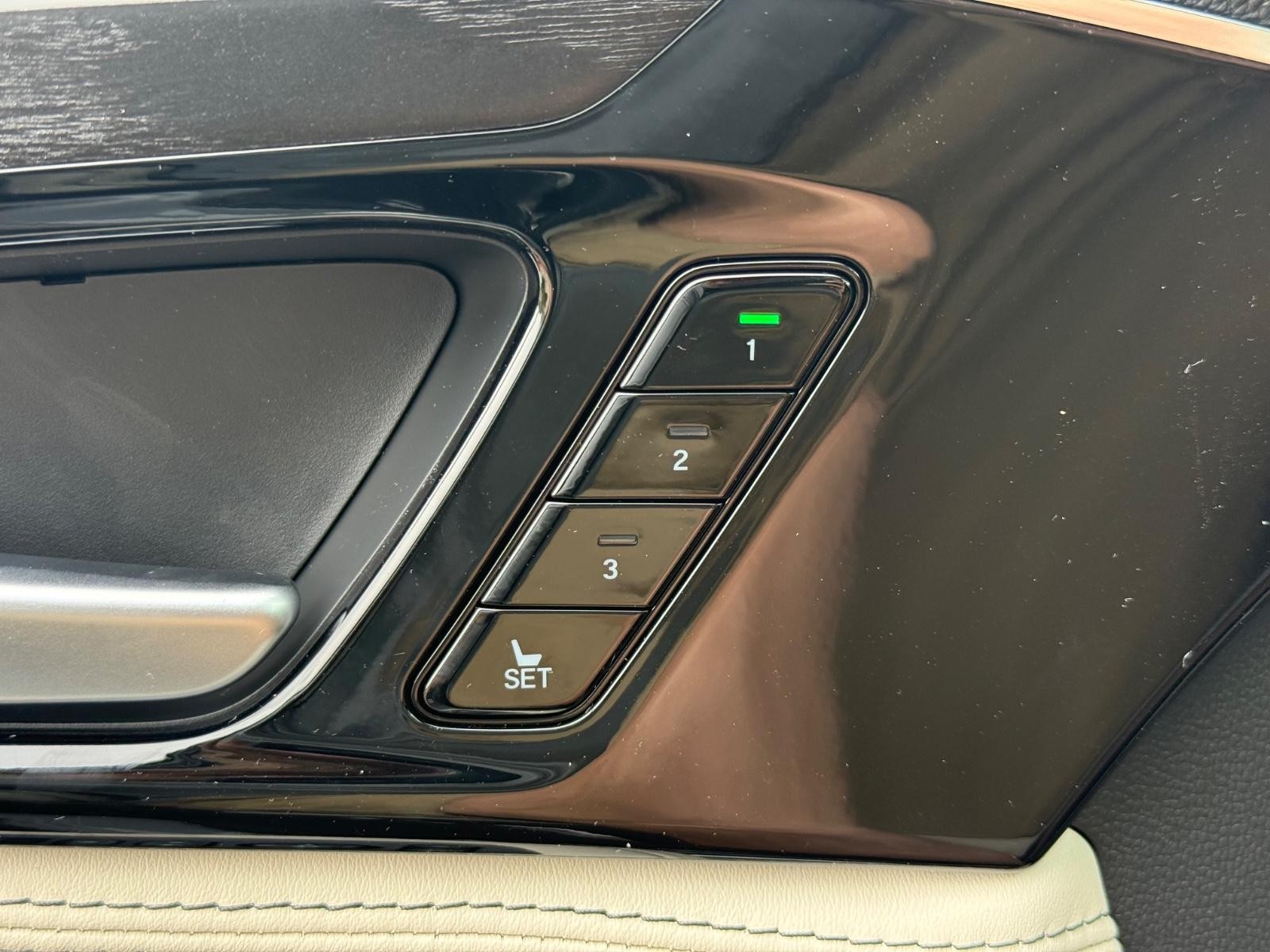 Acura MDX Vehicle Image 11