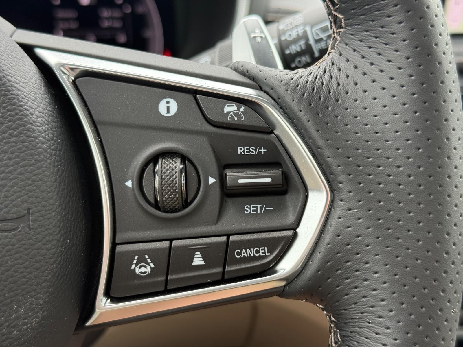 Acura MDX Vehicle Image 13