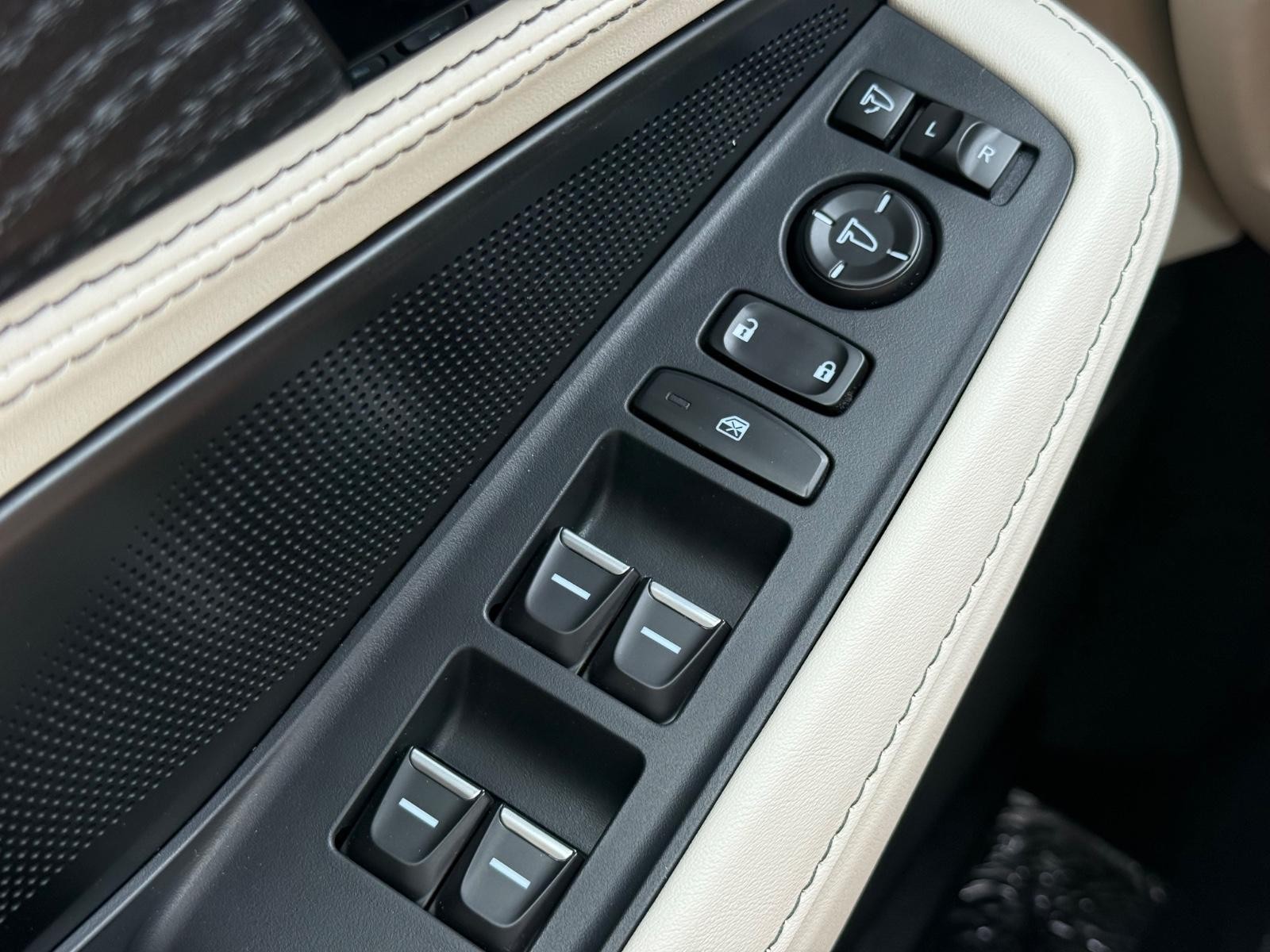 Acura MDX Vehicle Image 17