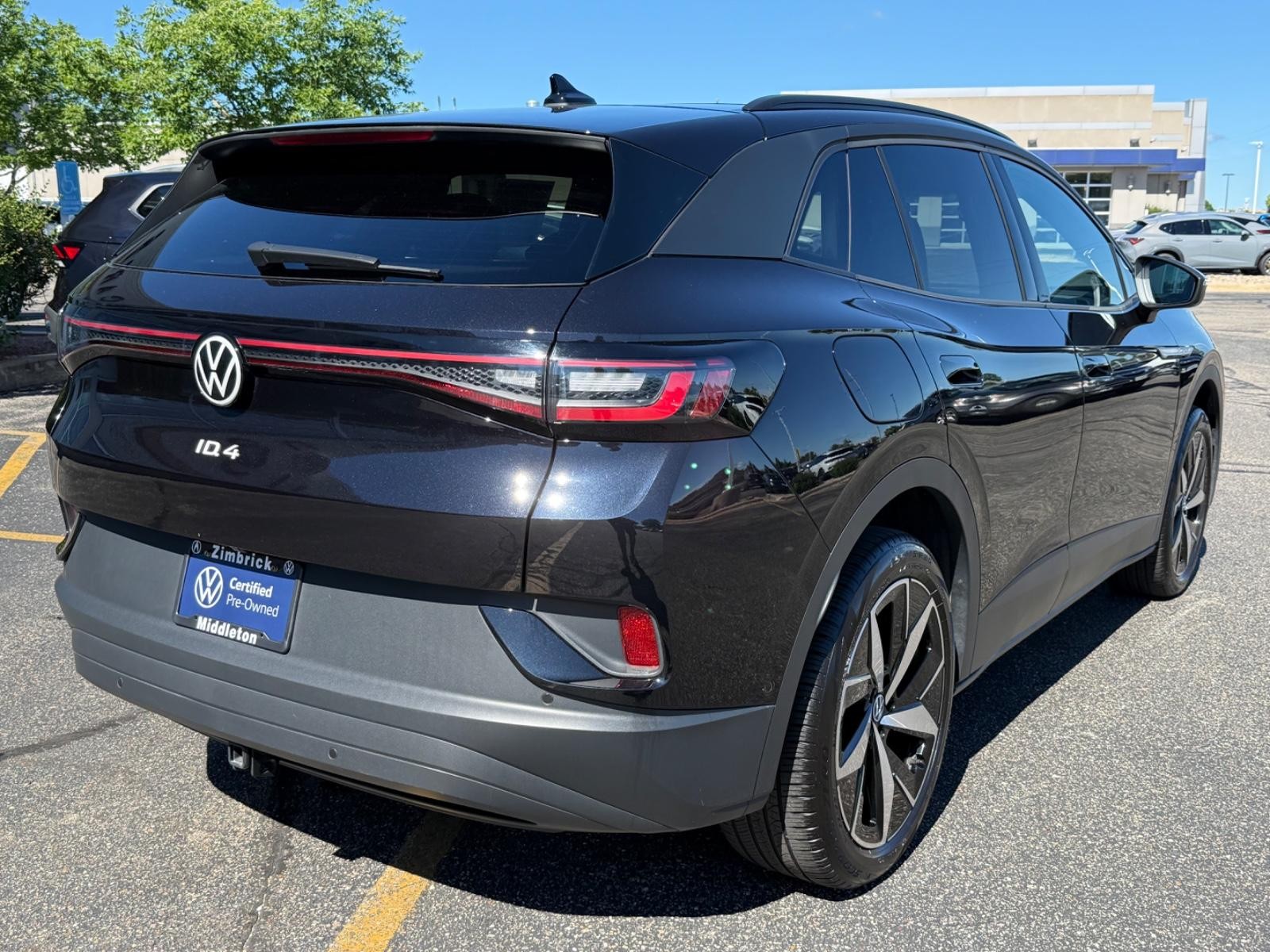 Volkswagen ID.4 Vehicle Image 03