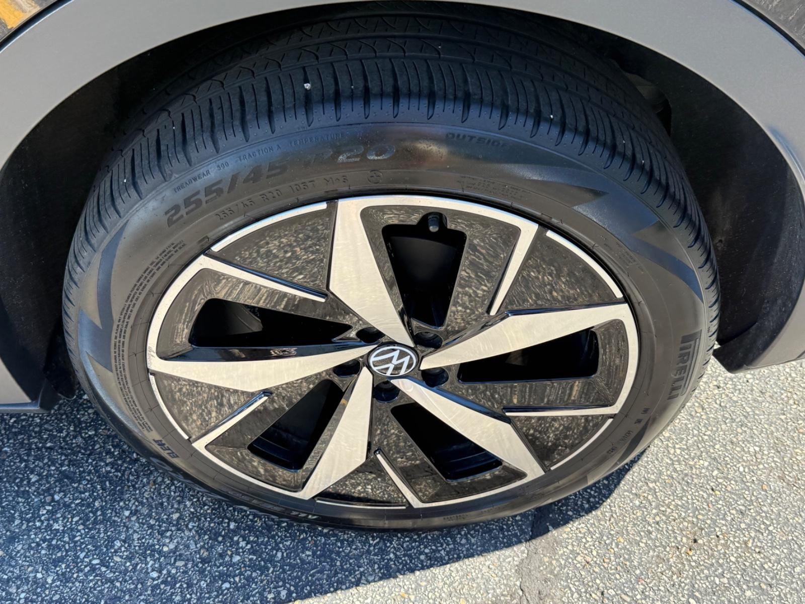 Volkswagen ID.4 Vehicle Image 07