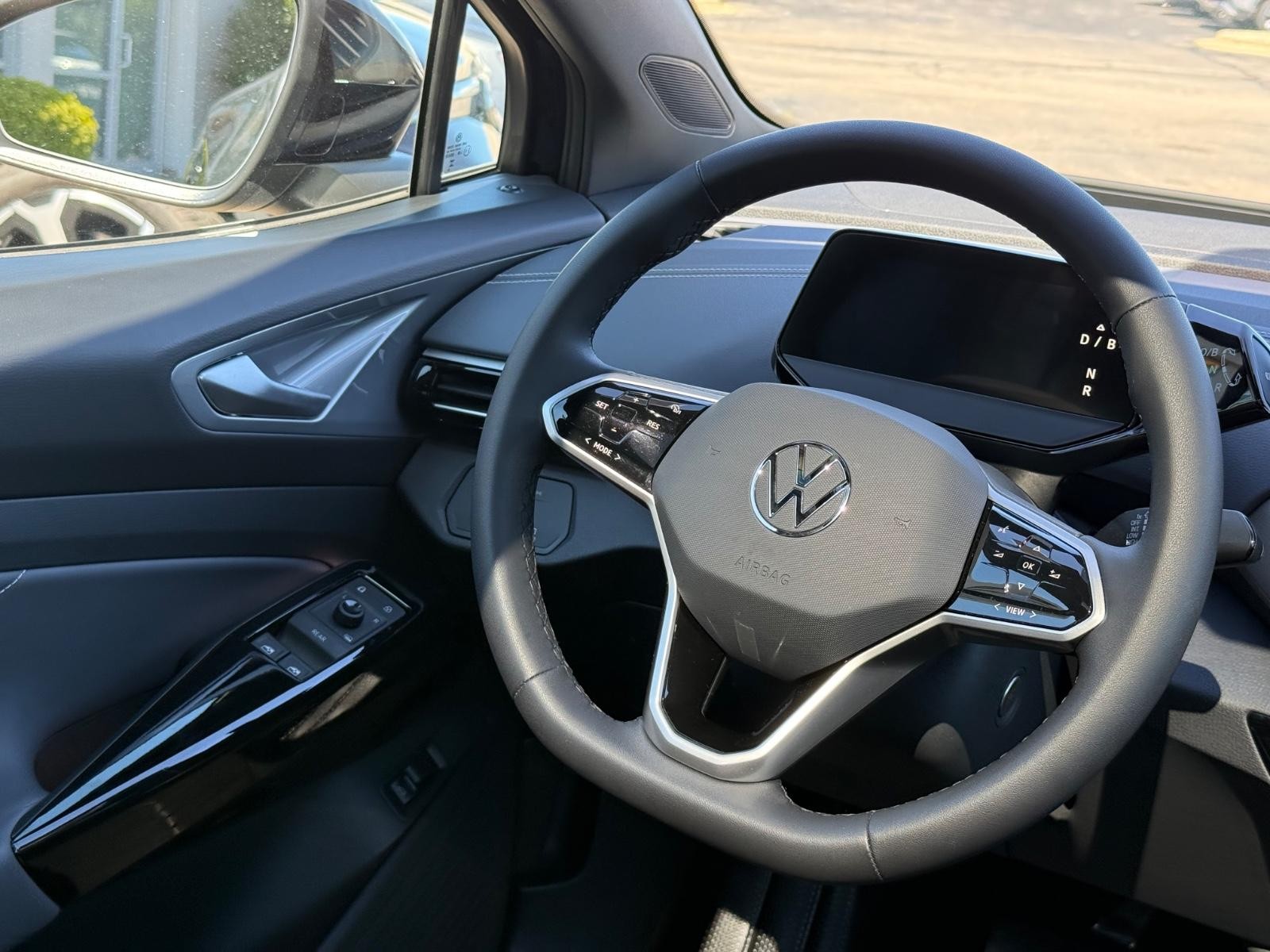 Volkswagen ID.4 Vehicle Image 13