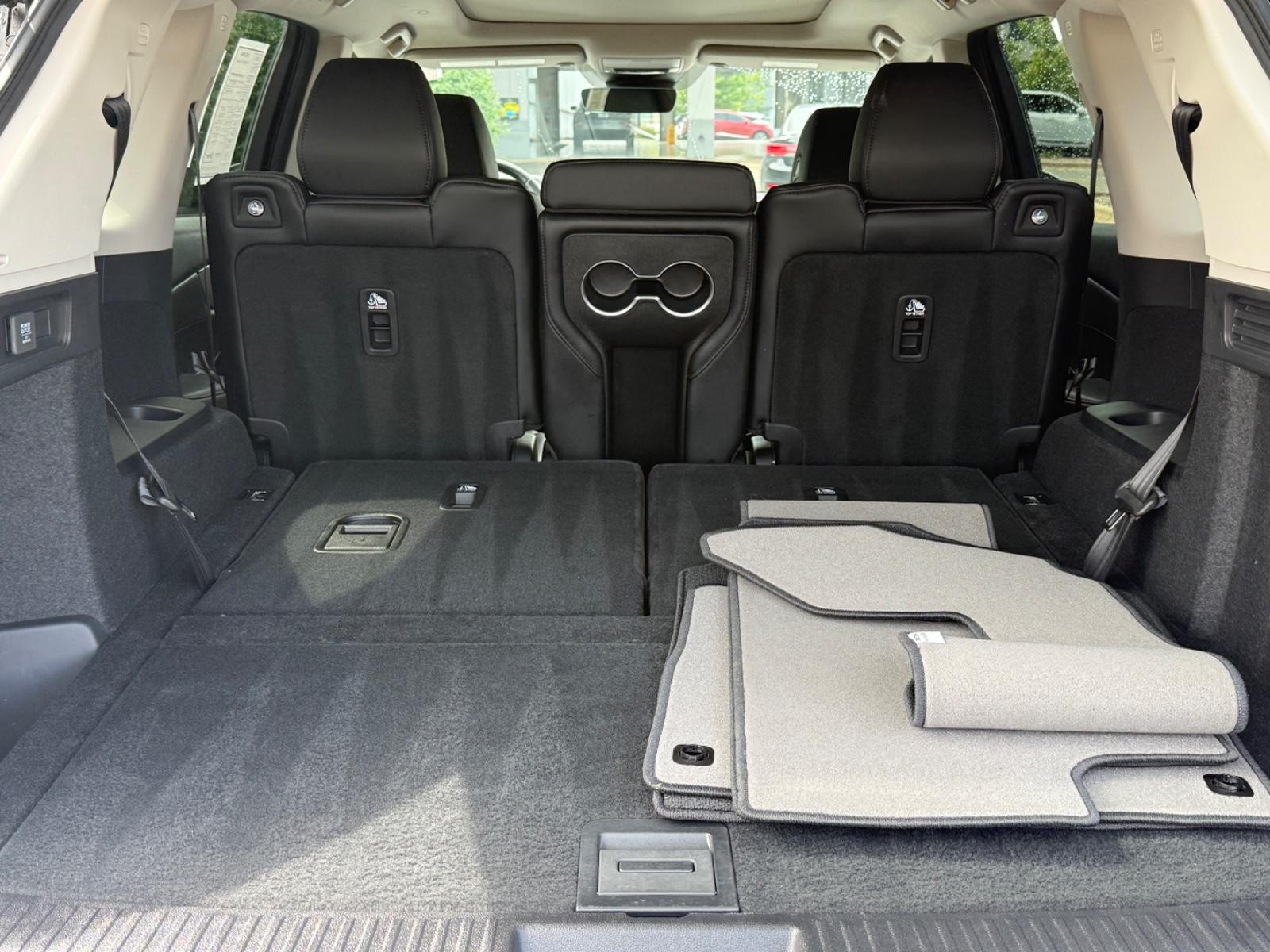 Acura MDX Vehicle Full-screen Gallery Image 05