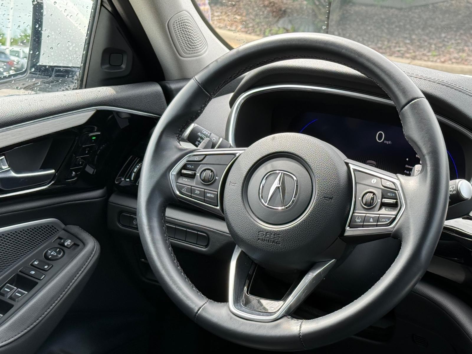 Acura MDX Vehicle Full-screen Gallery Image 12