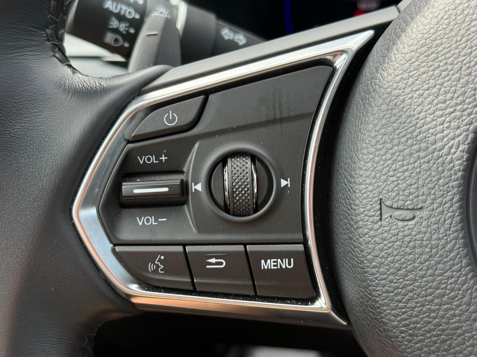 Acura MDX Vehicle Full-screen Gallery Image 15