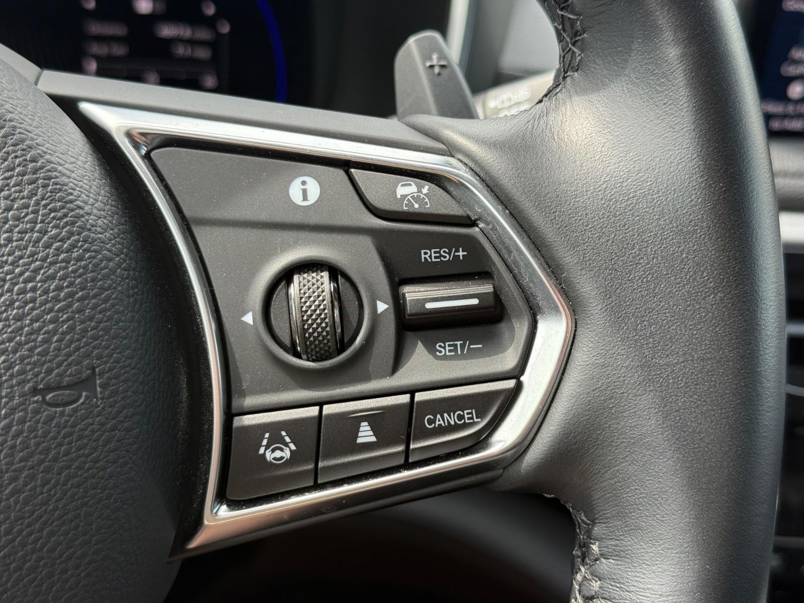 Acura MDX Vehicle Full-screen Gallery Image 17