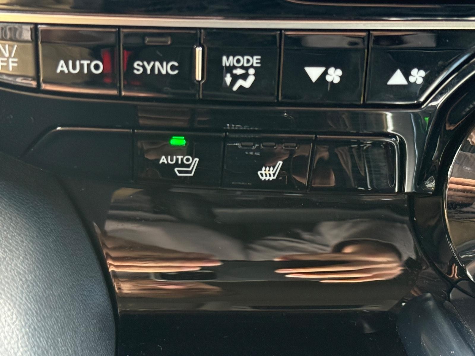 Acura MDX Vehicle Full-screen Gallery Image 20