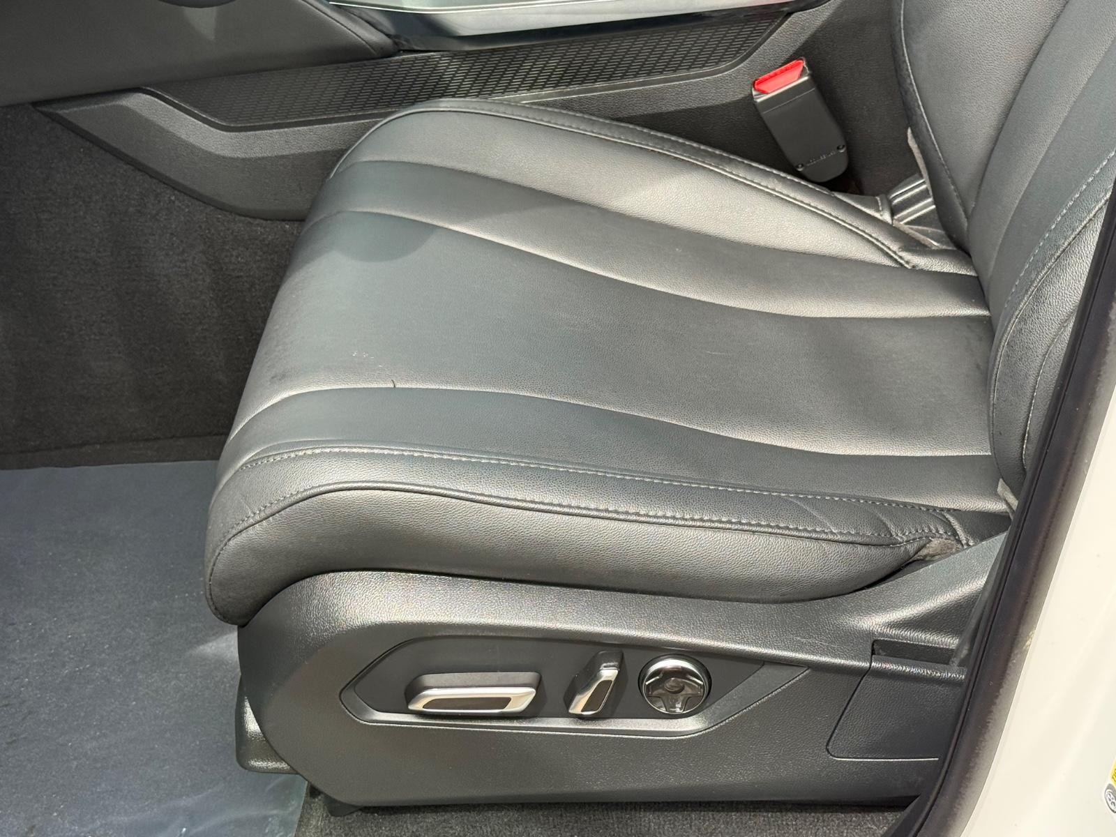 Acura MDX Vehicle Full-screen Gallery Image 22