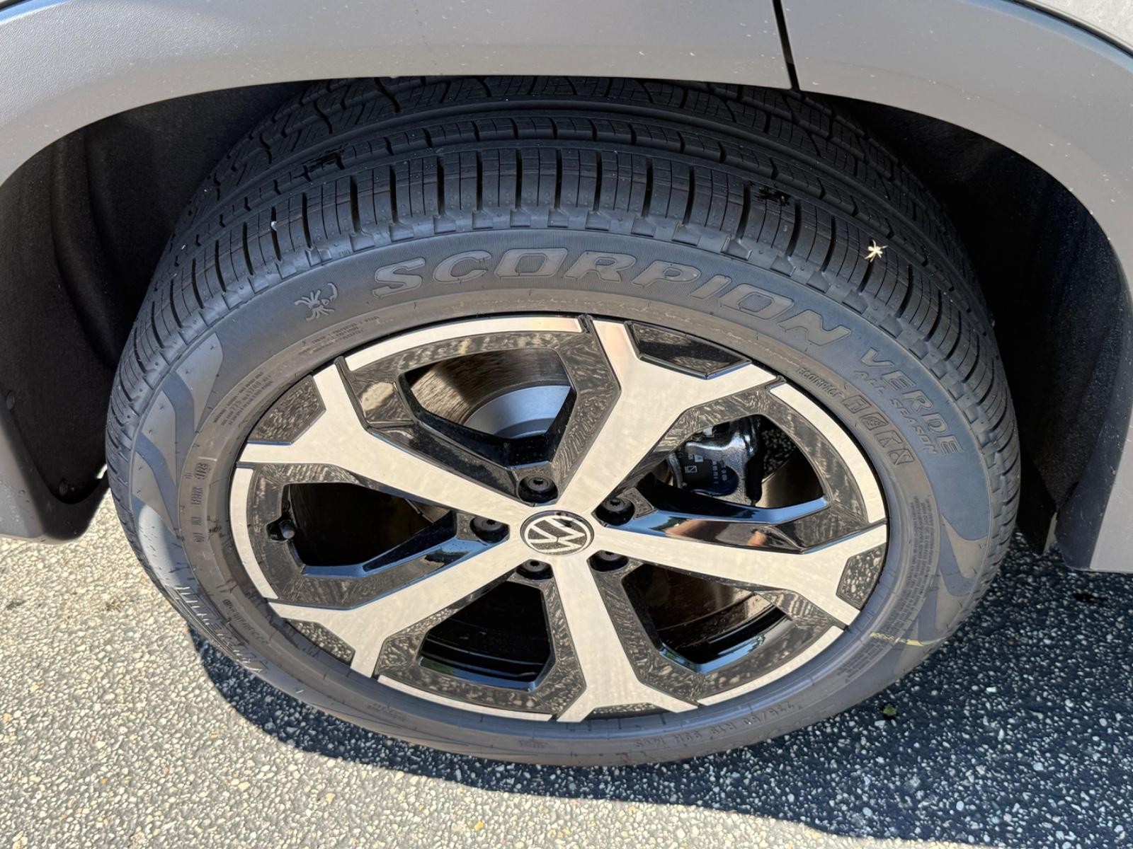 Volkswagen Tiguan Vehicle Image 04