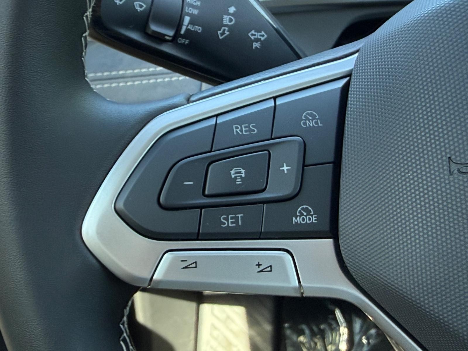 Volkswagen Tiguan Vehicle Image 10