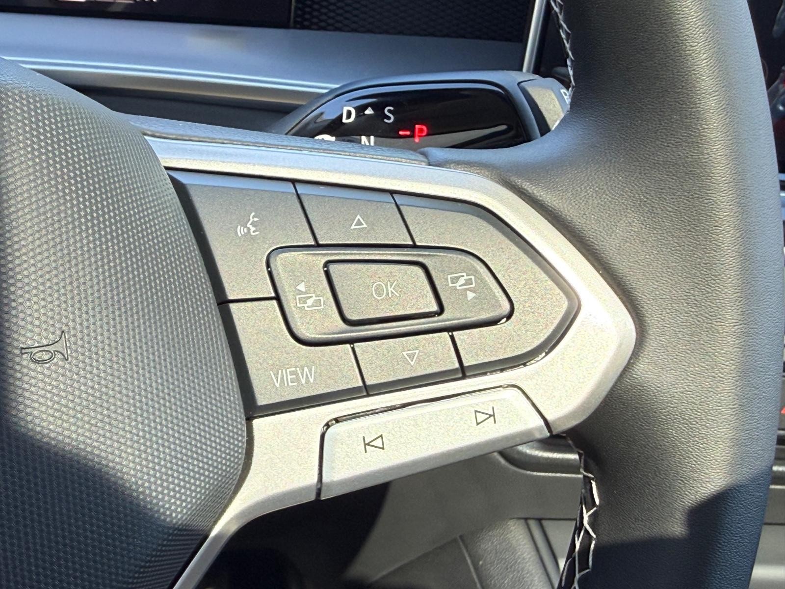 Volkswagen Tiguan Vehicle Image 11