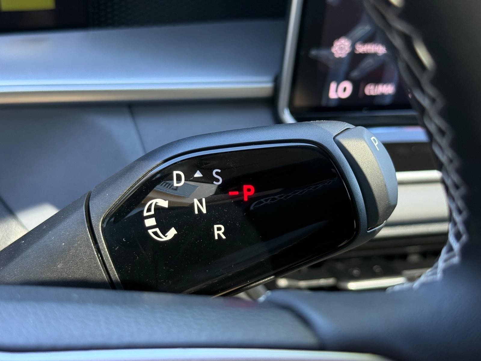 Volkswagen Tiguan Vehicle Image 12