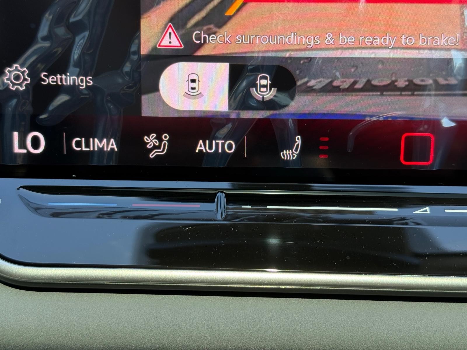 Volkswagen Tiguan Vehicle Image 14