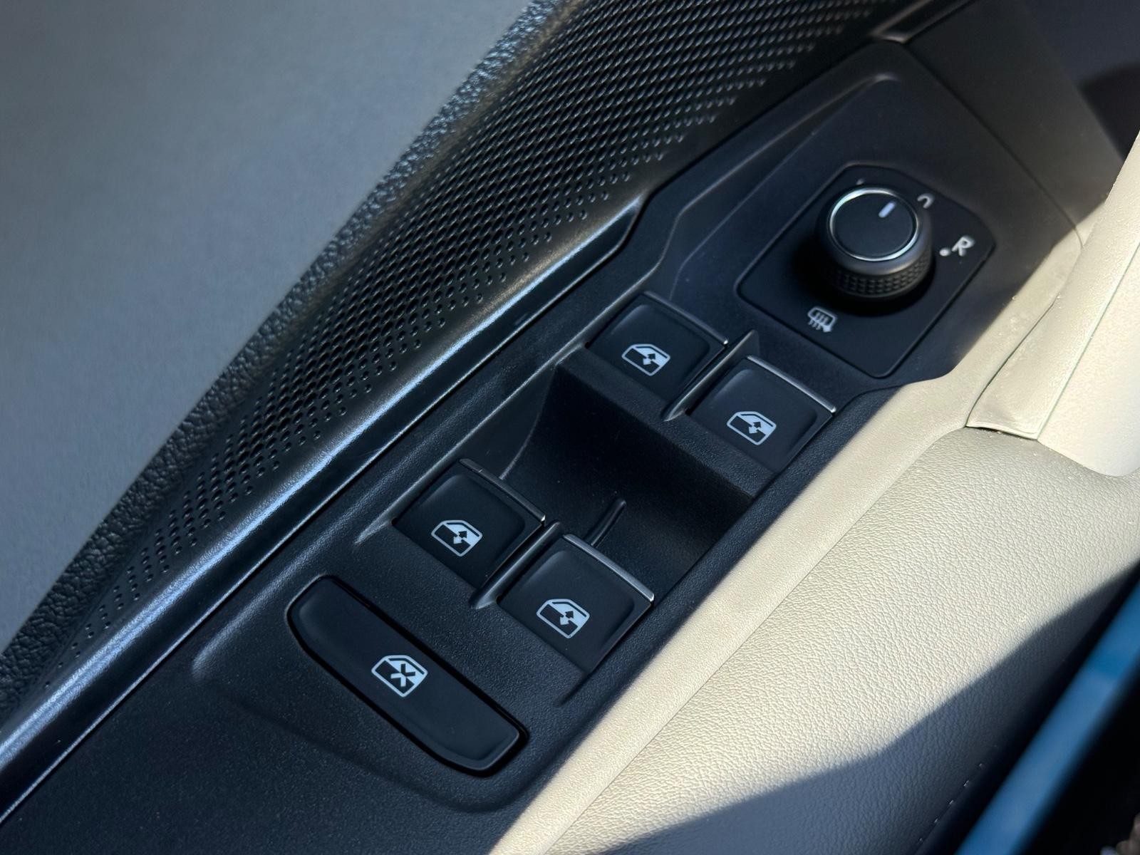 Volkswagen Tiguan Vehicle Image 15