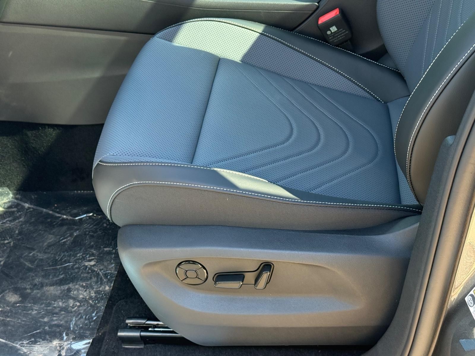 Volkswagen Tiguan Vehicle Image 16