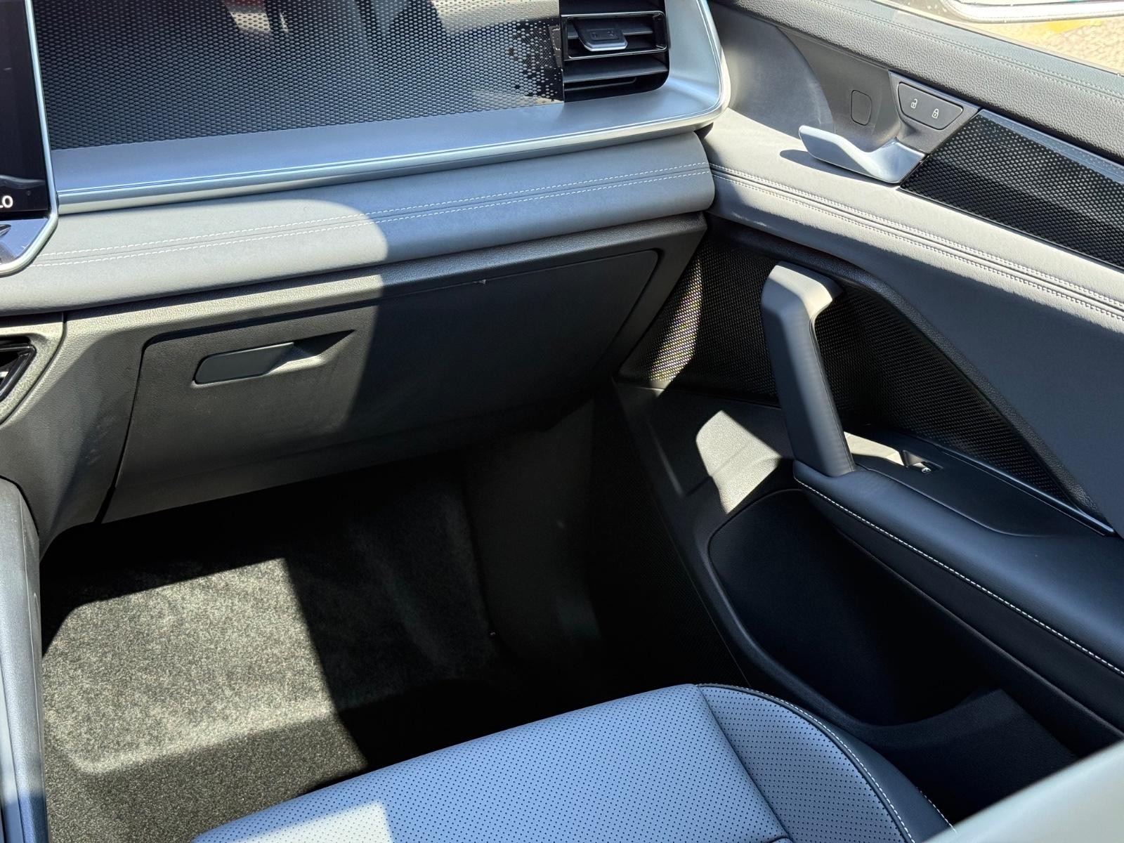 Volkswagen Tiguan Vehicle Image 09