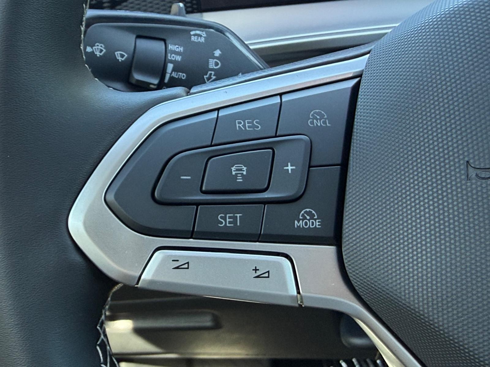Volkswagen Tiguan Vehicle Image 10
