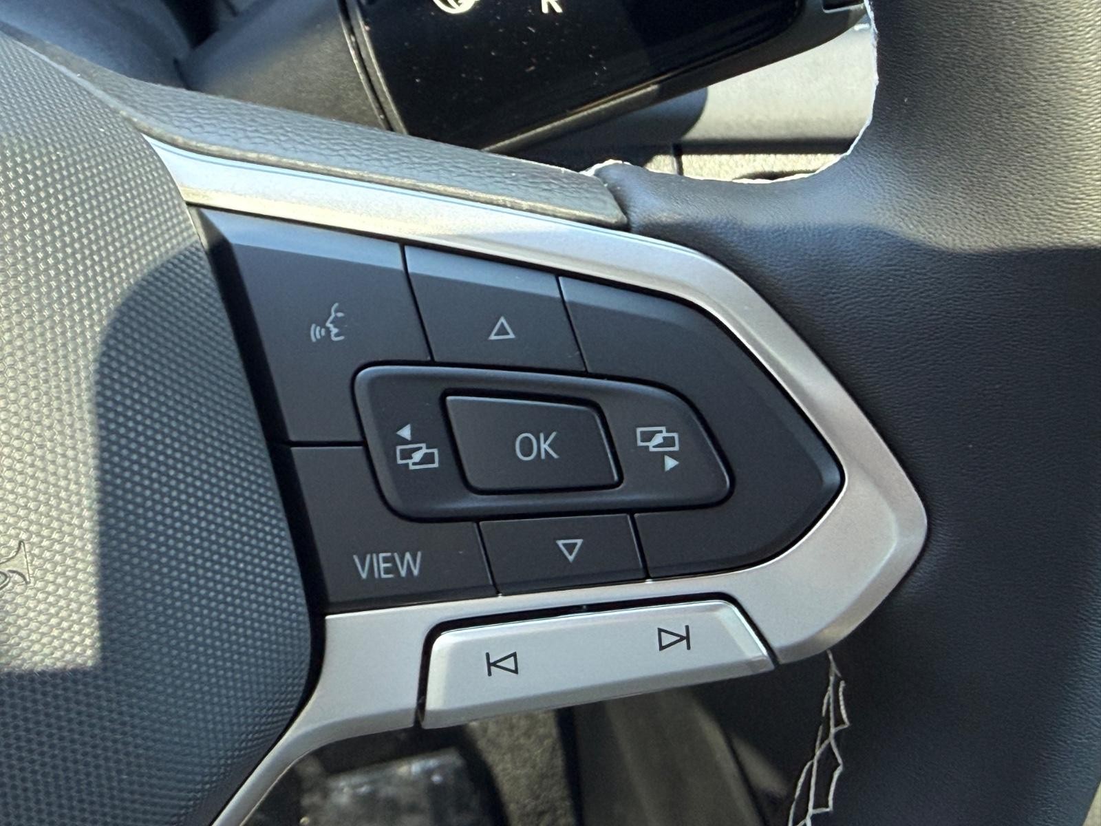 Volkswagen Tiguan Vehicle Image 11