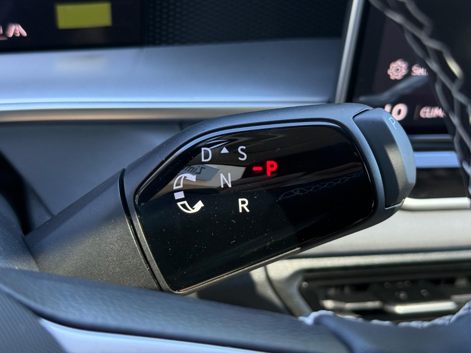 Volkswagen Tiguan Vehicle Image 12
