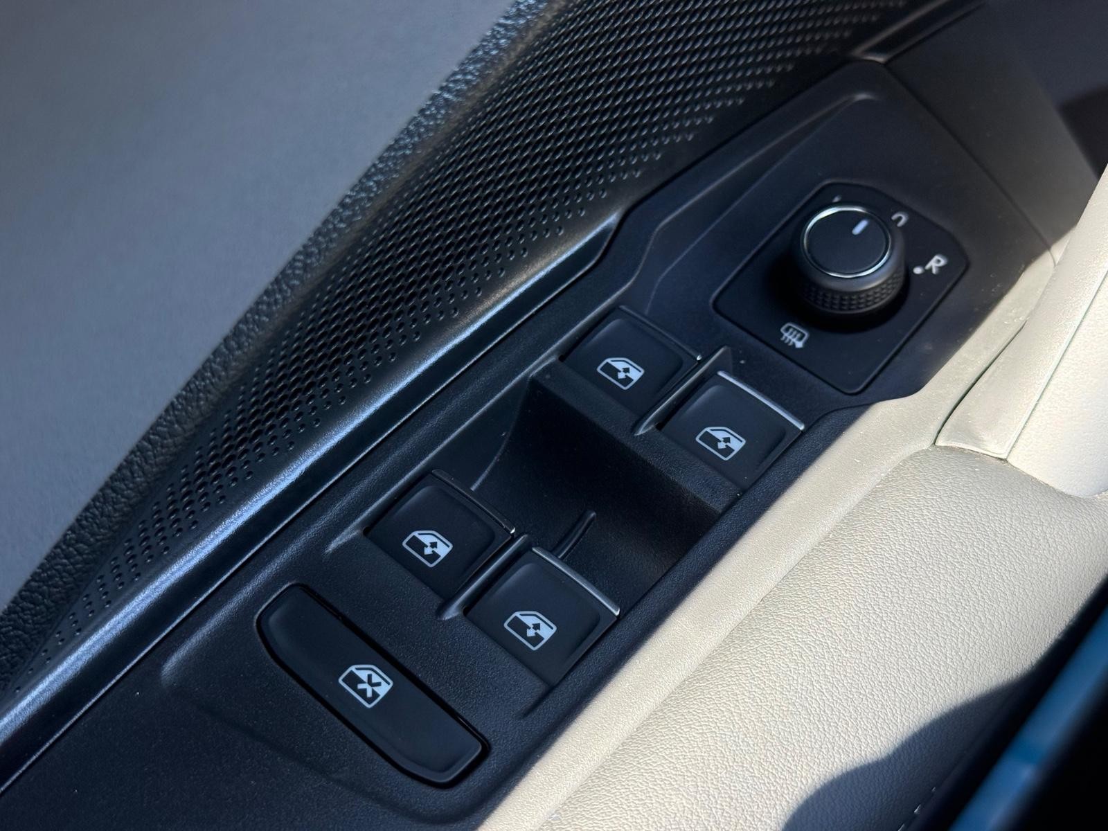 Volkswagen Tiguan Vehicle Image 15