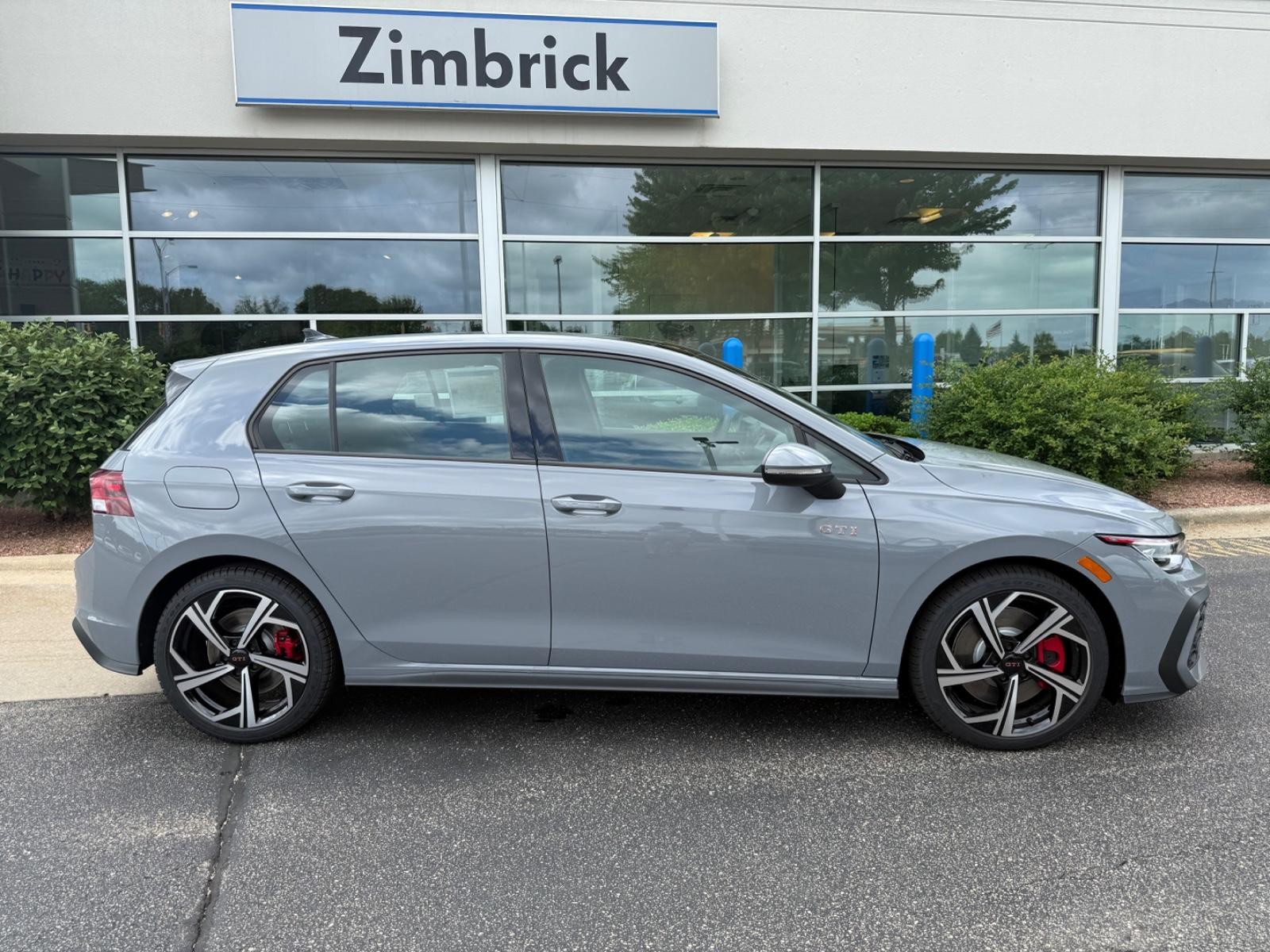 Volkswagen Golf GTI Vehicle Image 02