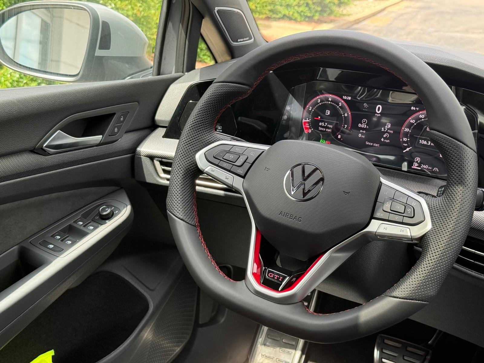 Volkswagen Golf GTI Vehicle Image 08