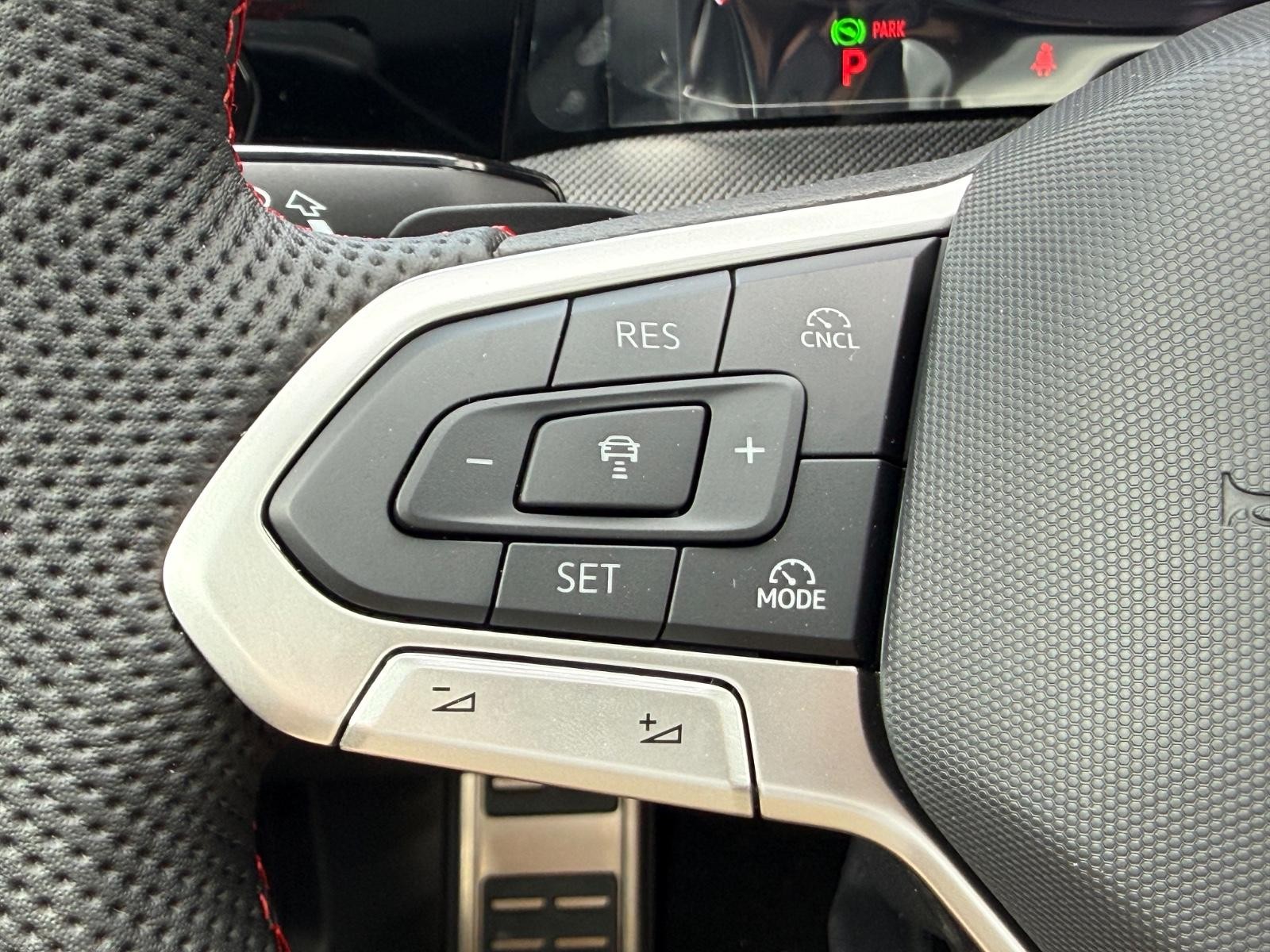 Volkswagen Golf GTI Vehicle Image 10