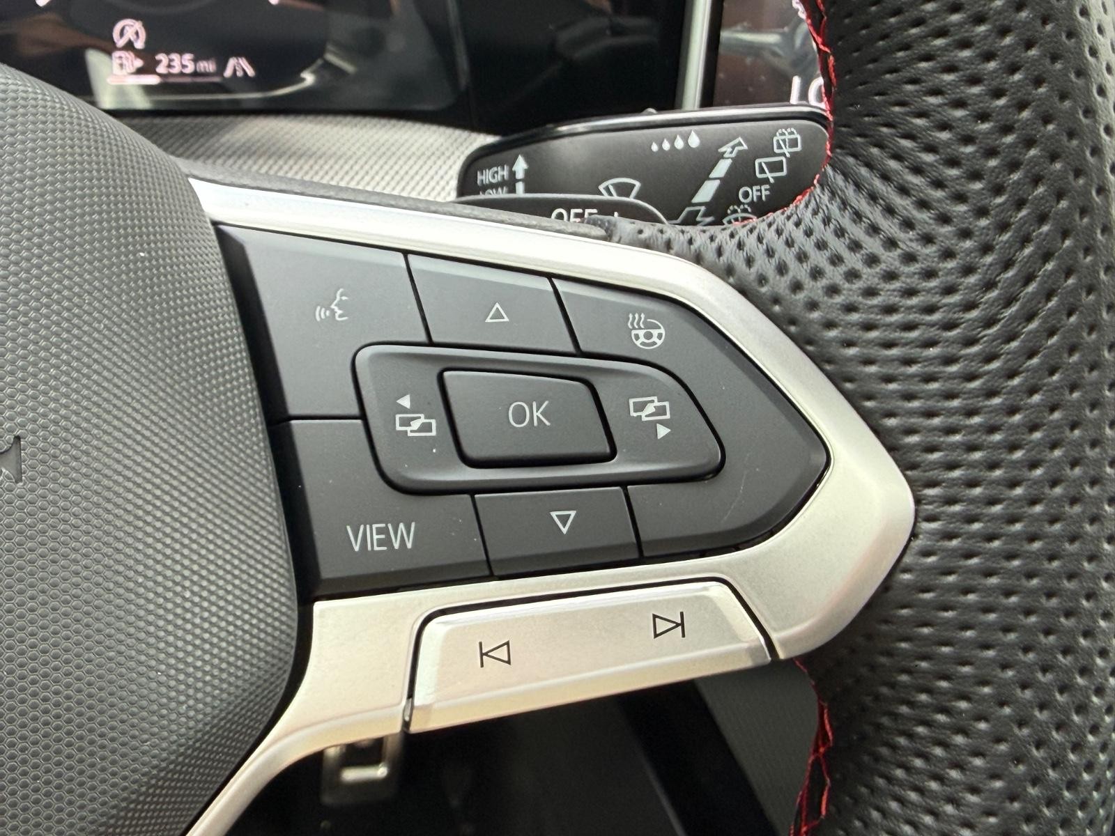 Volkswagen Golf GTI Vehicle Image 11
