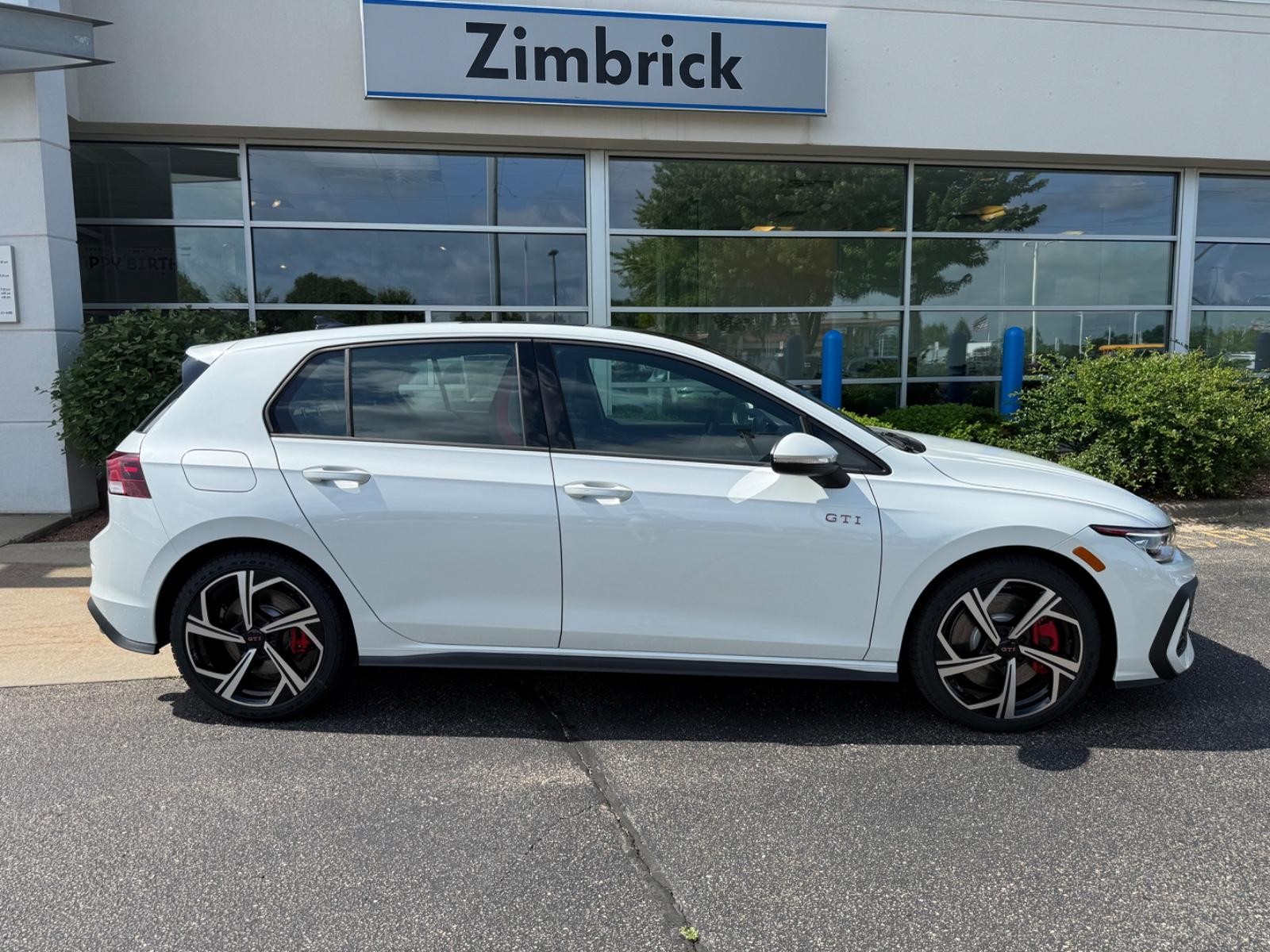 Volkswagen Golf GTI Vehicle Image 02