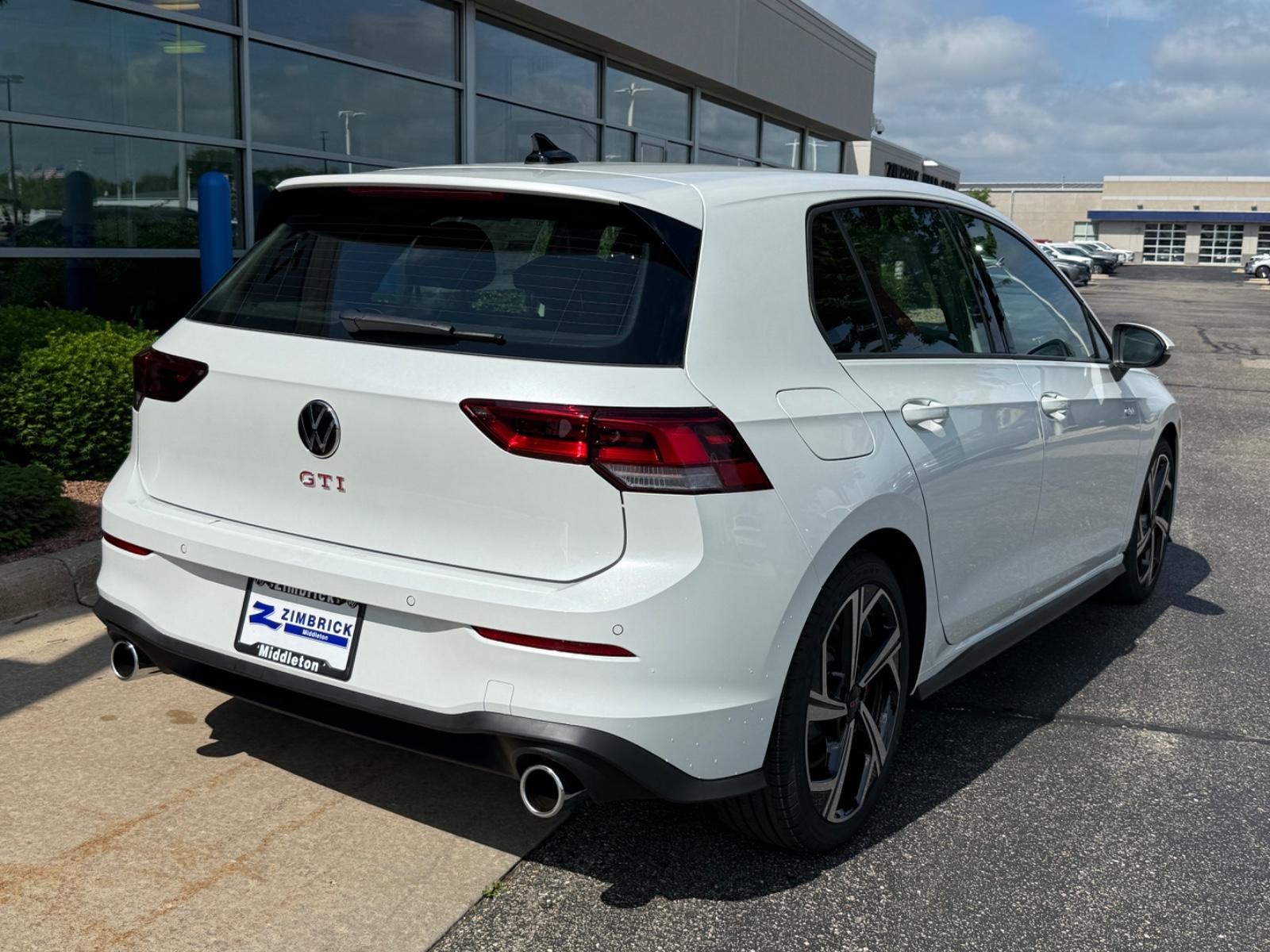 Volkswagen Golf GTI Vehicle Image 03
