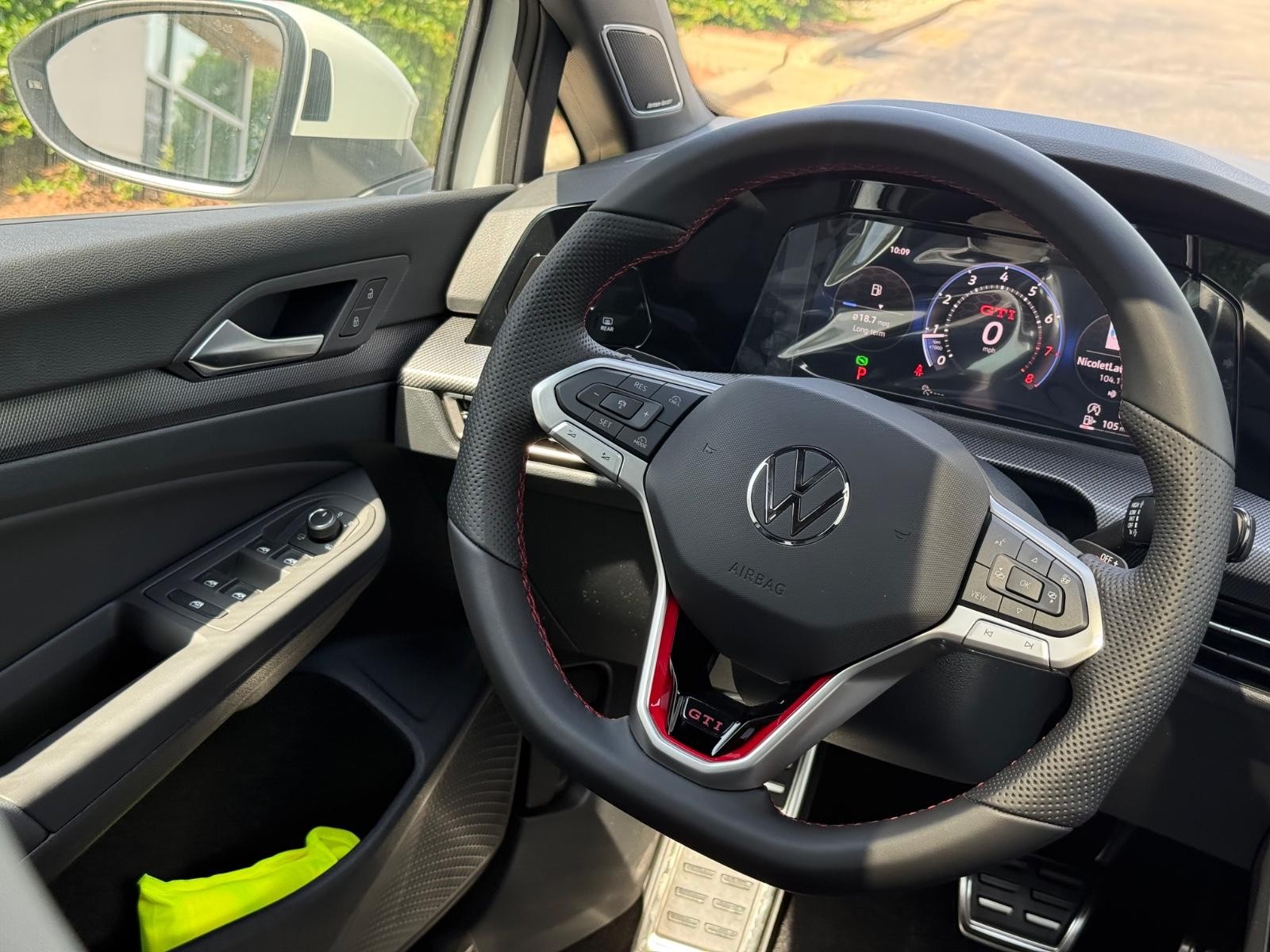 Volkswagen Golf GTI Vehicle Image 09