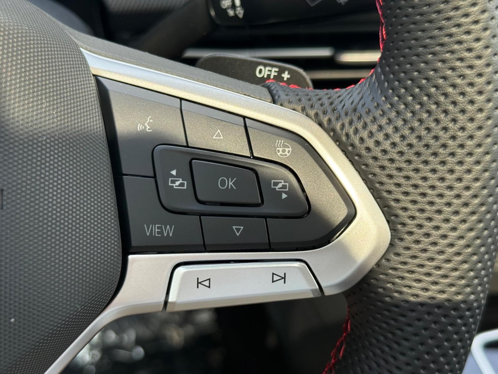 Volkswagen Golf GTI Vehicle Image 12