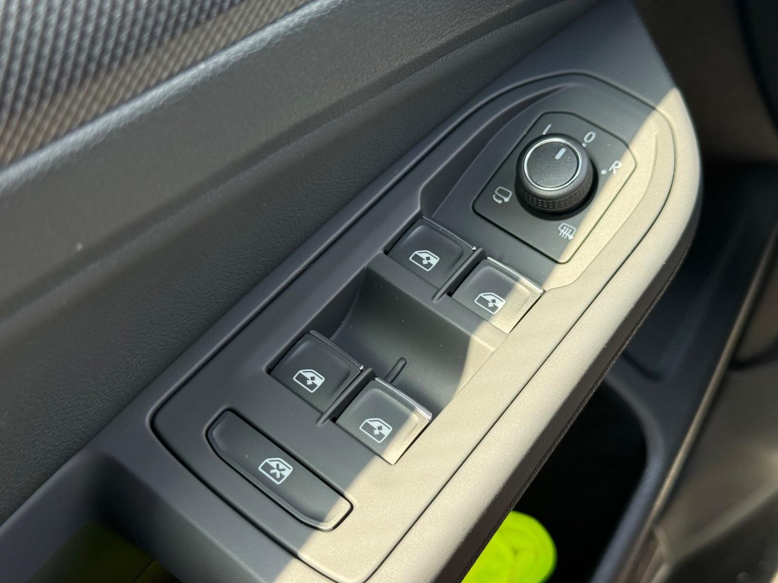 Volkswagen Golf GTI Vehicle Image 15