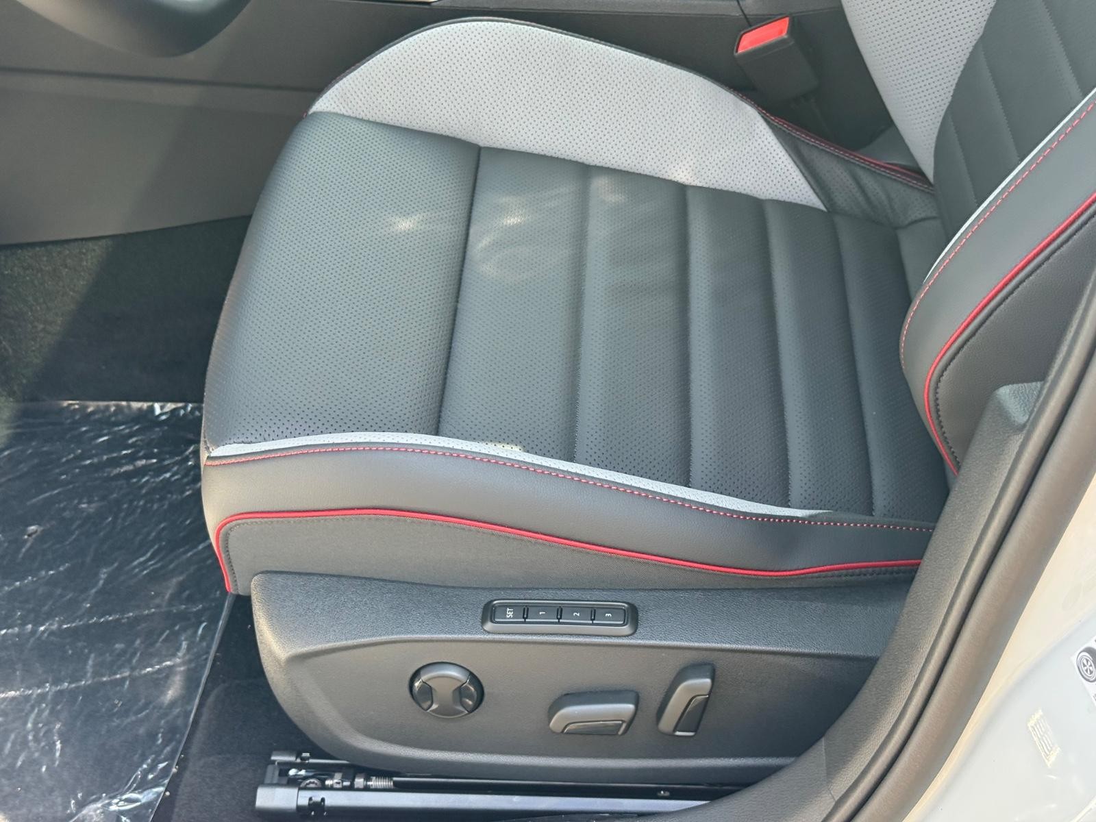 Volkswagen Golf GTI Vehicle Image 16