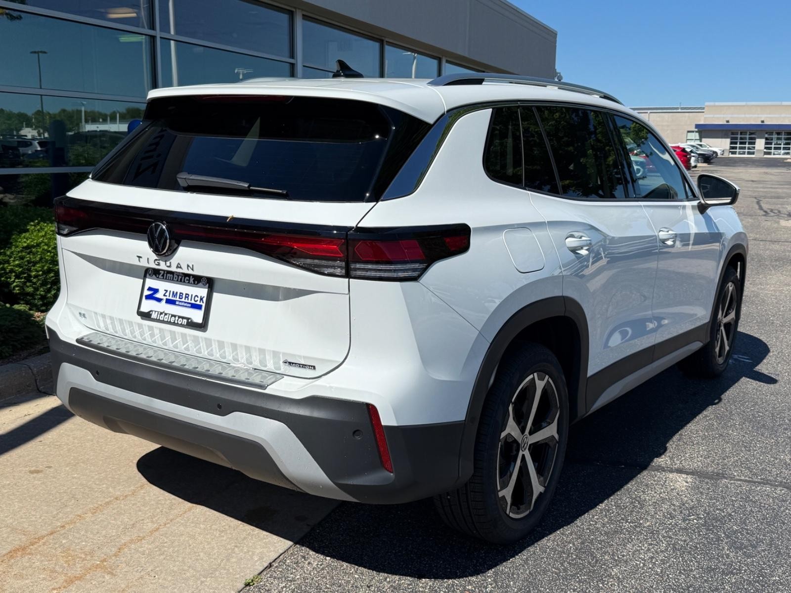 Volkswagen Tiguan Vehicle Image 03